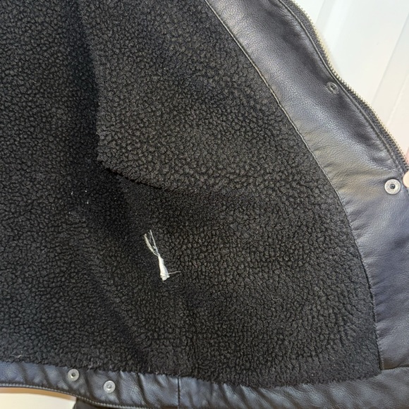 levi’s women’s faux leather trucker jacket with custom embroidery - Picture 6 of 6